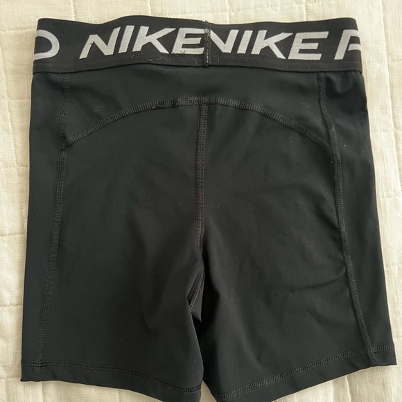 Nike Pro dri-fit biker shorts - Picture 2 of 3